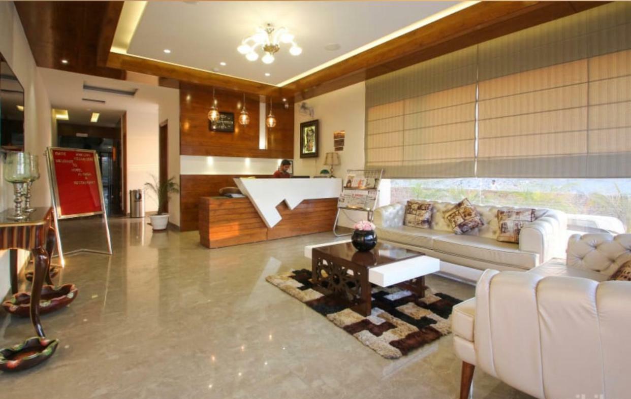 Al-Qasa Hotel Zirakpur 외부 사진